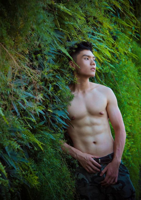 PHOTO-SET-BLUE-MAN-64---A-ZHEN-ONE-YEAR-LATER